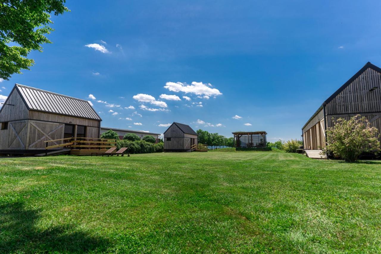 ホテル Horse Glamping Park Cirkovce エクステリア 写真