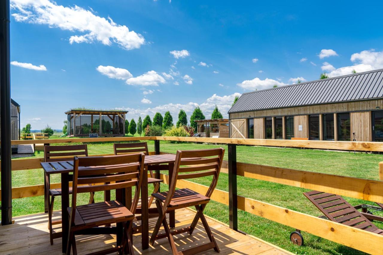 ホテル Horse Glamping Park Cirkovce エクステリア 写真