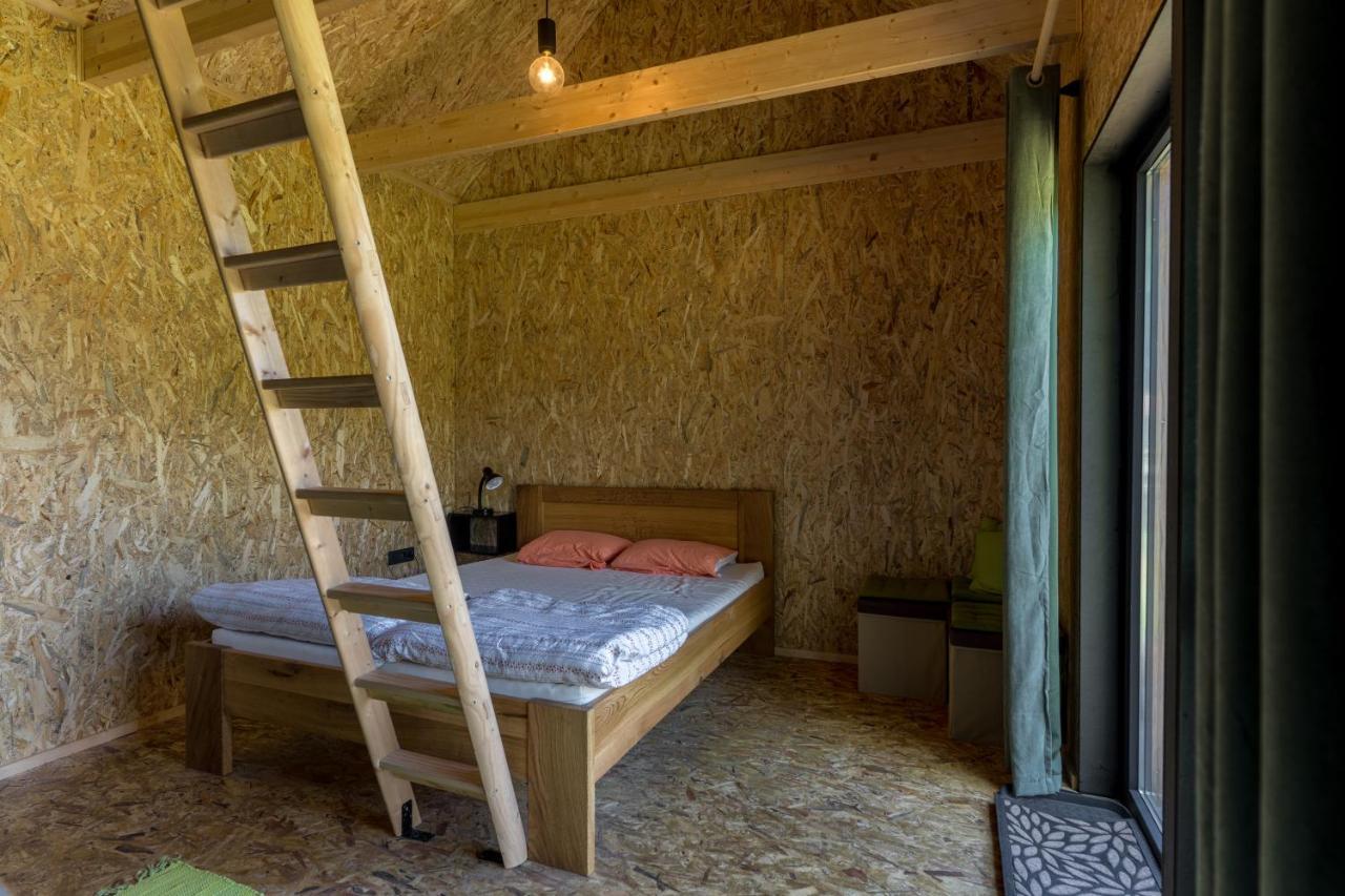ホテル Horse Glamping Park Cirkovce エクステリア 写真