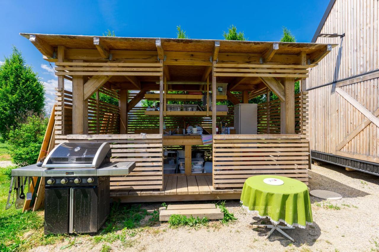 ホテル Horse Glamping Park Cirkovce エクステリア 写真