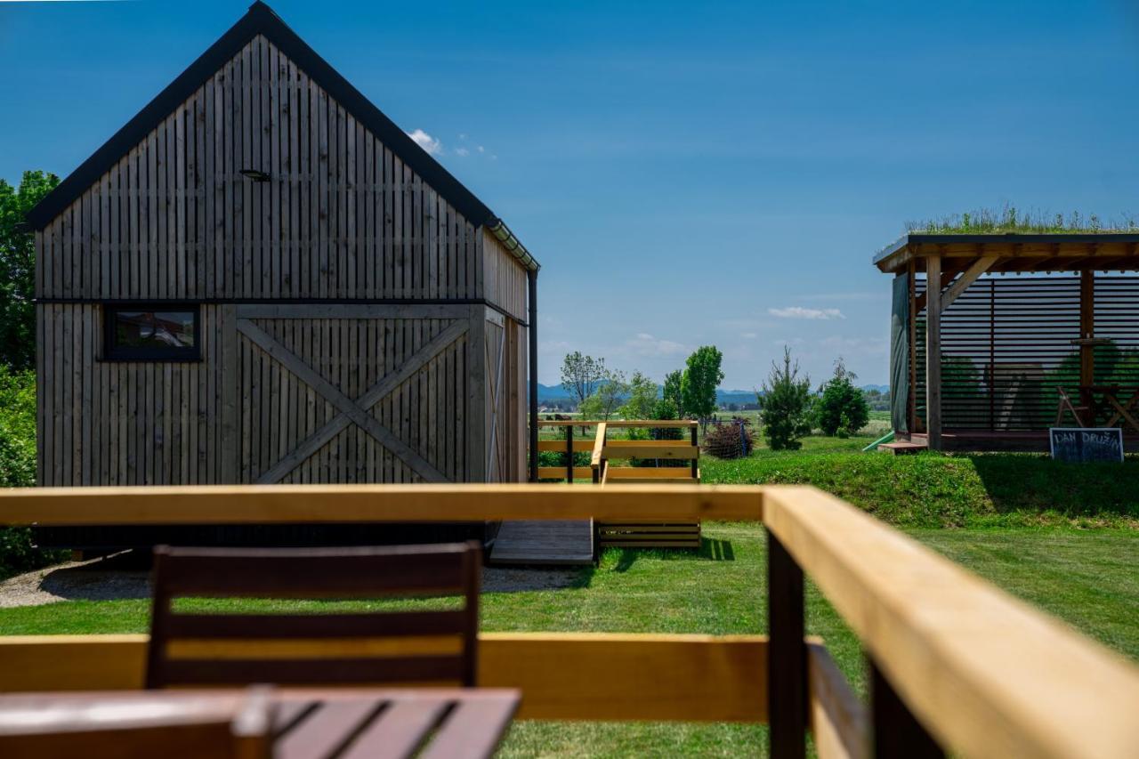 ホテル Horse Glamping Park Cirkovce エクステリア 写真